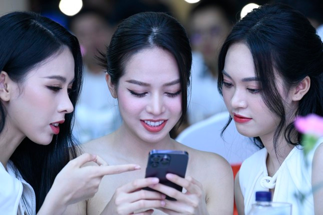 Top 3 Hoa hậu Việt Nam 2022: Hoa hậu Thanh Thủy, Á hậu Trịnh Thùy Linh, Ngọc Hằng đồng hành cùng Tiền Phong Golf Championship năm 2023. Top 3 Hoa hậu Việt Nam 2022: Hoa hậu Thanh Thủy, Á hậu Trịnh Thùy Linh, Ngọc Hằng đồng hành cùng Tiền Phong Golf Championship năm 2023.