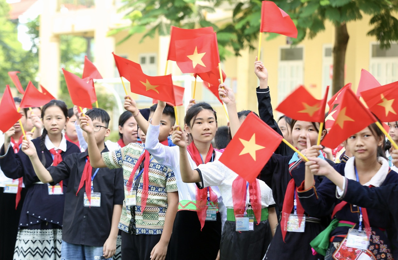 Tỉ lệ học sinh hoàn thành tốt nghiệp cấp Hai, cấp Ba gia tăng theo từng năm học. Học sinh của trường tham gia tích cực các phong trào Đoàn, Đội, cũng như các hoạt động của các cấp, ngành trên địa bàn huyện triển khai. Tỉ lệ học sinh hoàn thành tốt nghiệp cấp Hai, cấp Ba gia tăng theo từng năm học. Học sinh của trường tham gia tích cực các phong trào Đoàn, Đội, cũng như các hoạt động của các cấp, ngành trên địa bàn huyện triển khai.