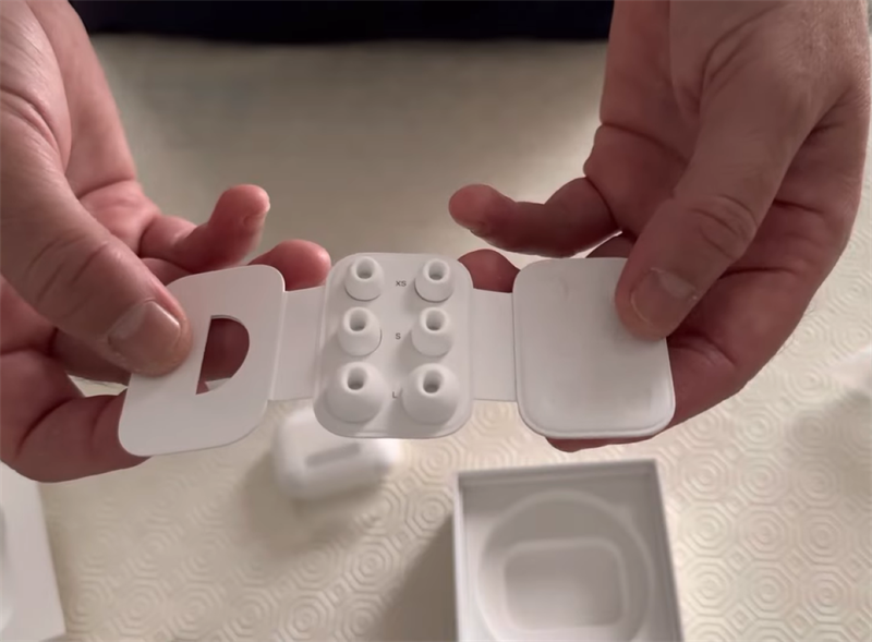 Núm XS rất thích hợp cho tai của người châu Á. (Ảnh: FERNANDO PINTO) Núm XS rất thích hợp cho tai của người châu Á. (Ảnh: FERNANDO PINTO)