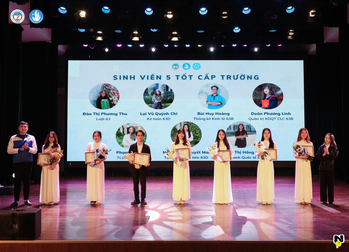 Vinh danh Sinh viên 5 Tốt. Vinh danh Sinh viên 5 Tốt.