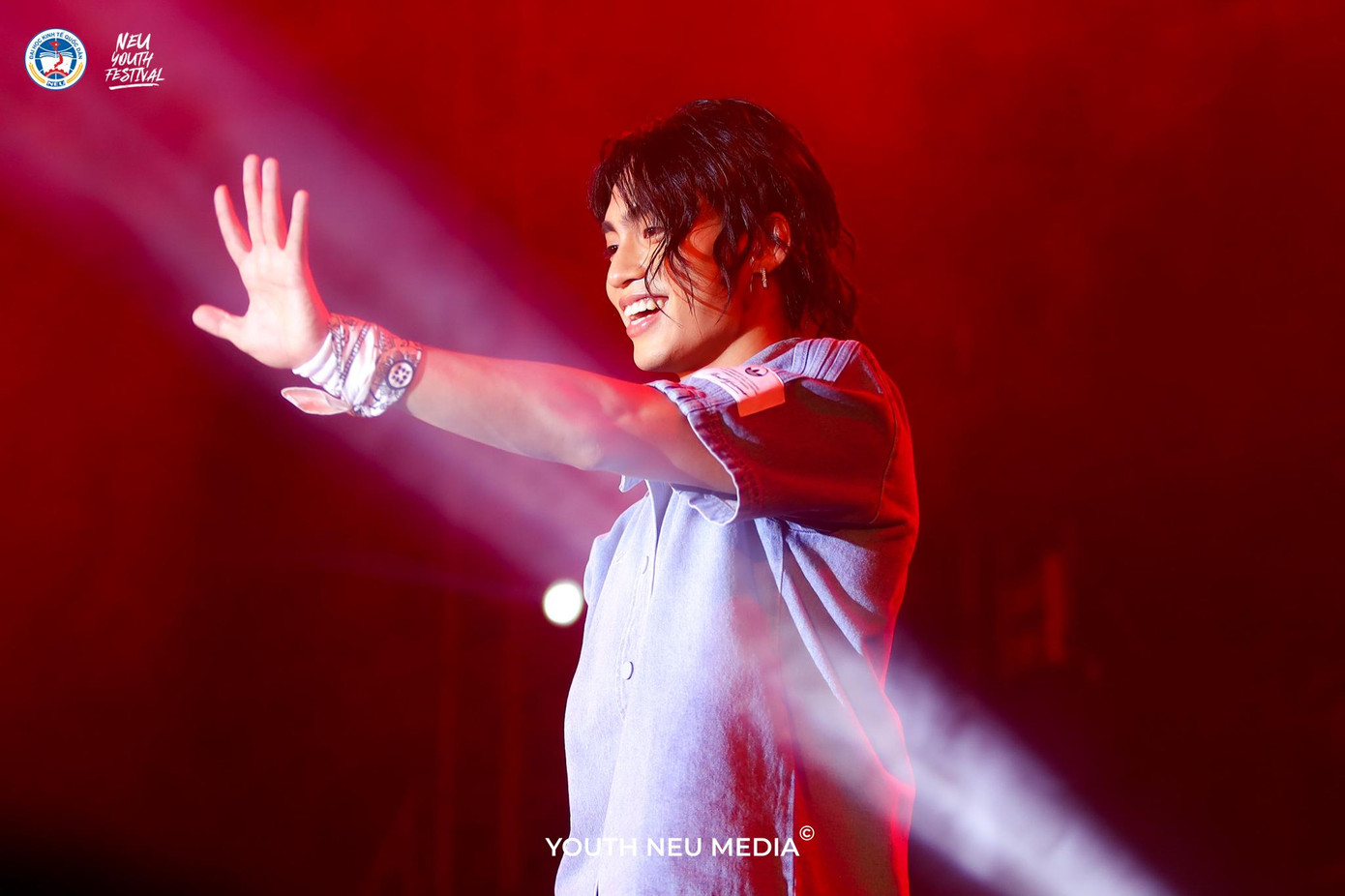 Ca sĩ MONO. Ca sĩ MONO.