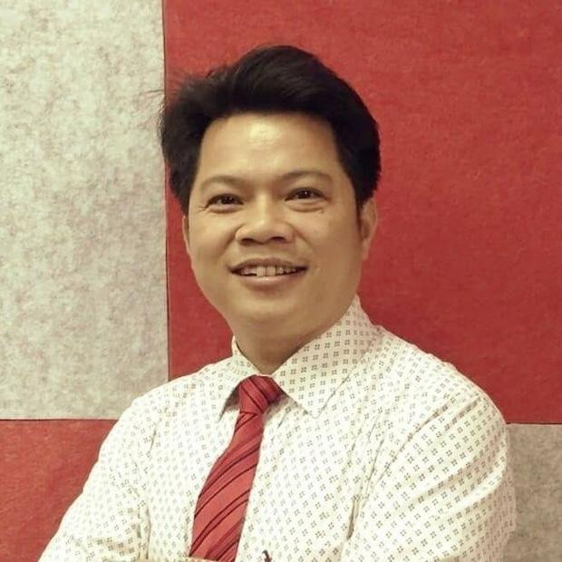 Thầy Phan Khắc Nghệ, Hiệu phó trường THPT chuyên Hà Tĩnh. Thầy Phan Khắc Nghệ, Hiệu phó trường THPT chuyên Hà Tĩnh.