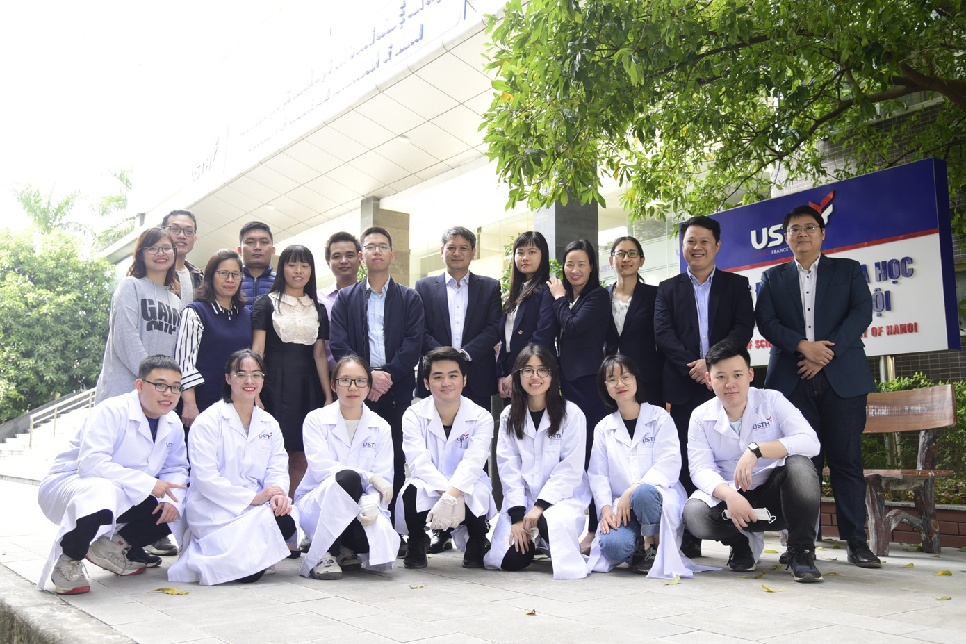 PGS Phong và tập thể nhóm nghiên cứu CECS. PGS Phong và tập thể nhóm nghiên cứu CECS.