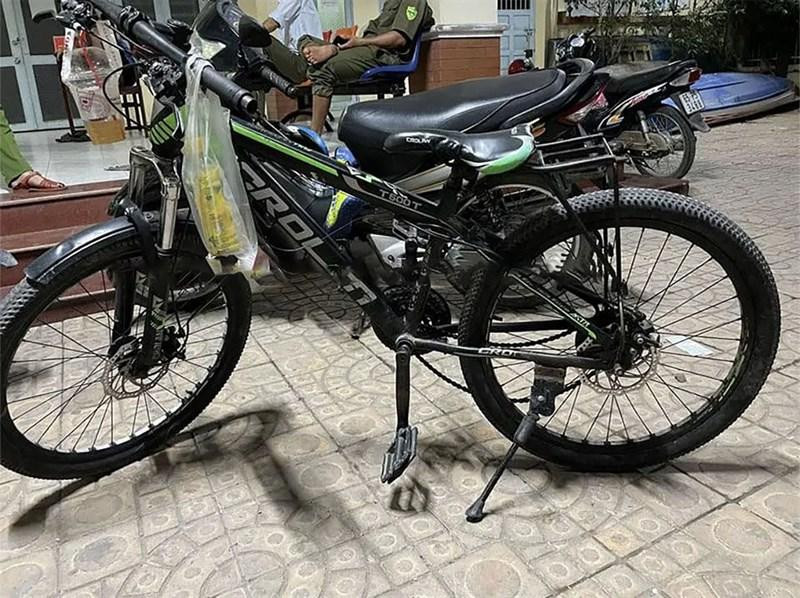 Chiếc xe bé Tr. đạp từ TP.HCM xuống Cần Thơ.