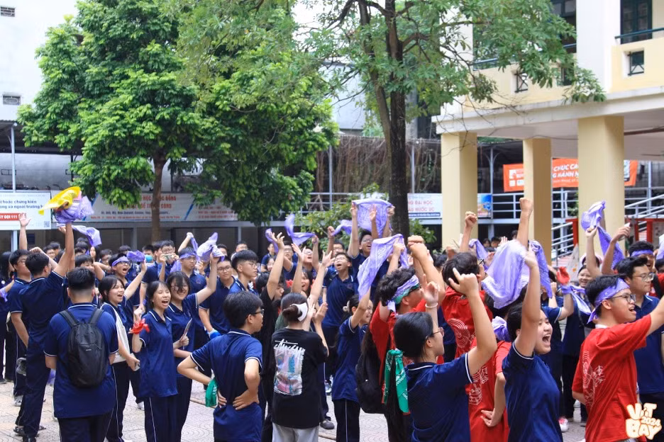 Niềm hạnh phúc khi đội nhà chiến thắng.