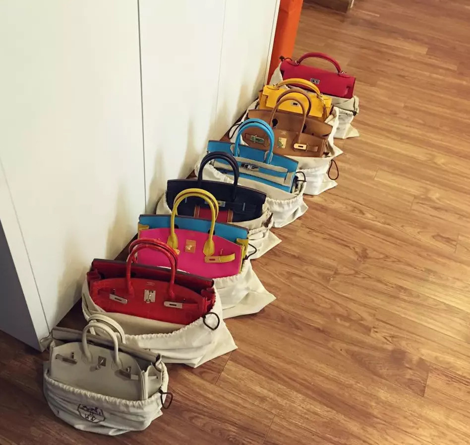 Vũ Hồng Phúc thường xuyên khoe cuộc sống giàu sang trên mạng.