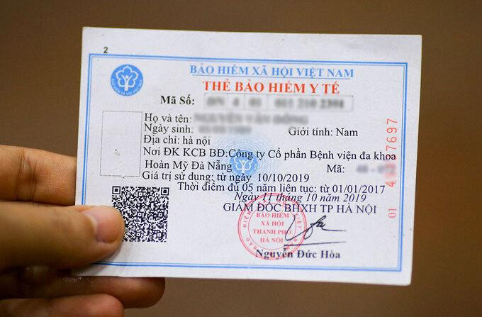 Hiện Bảo hiểm Y tế đang sử dụng mẫu thẻ giấy. (Ảnh minh hoạ từ Internet) Hiện Bảo hiểm Y tế đang sử dụng mẫu thẻ giấy. (Ảnh minh hoạ từ Internet)
