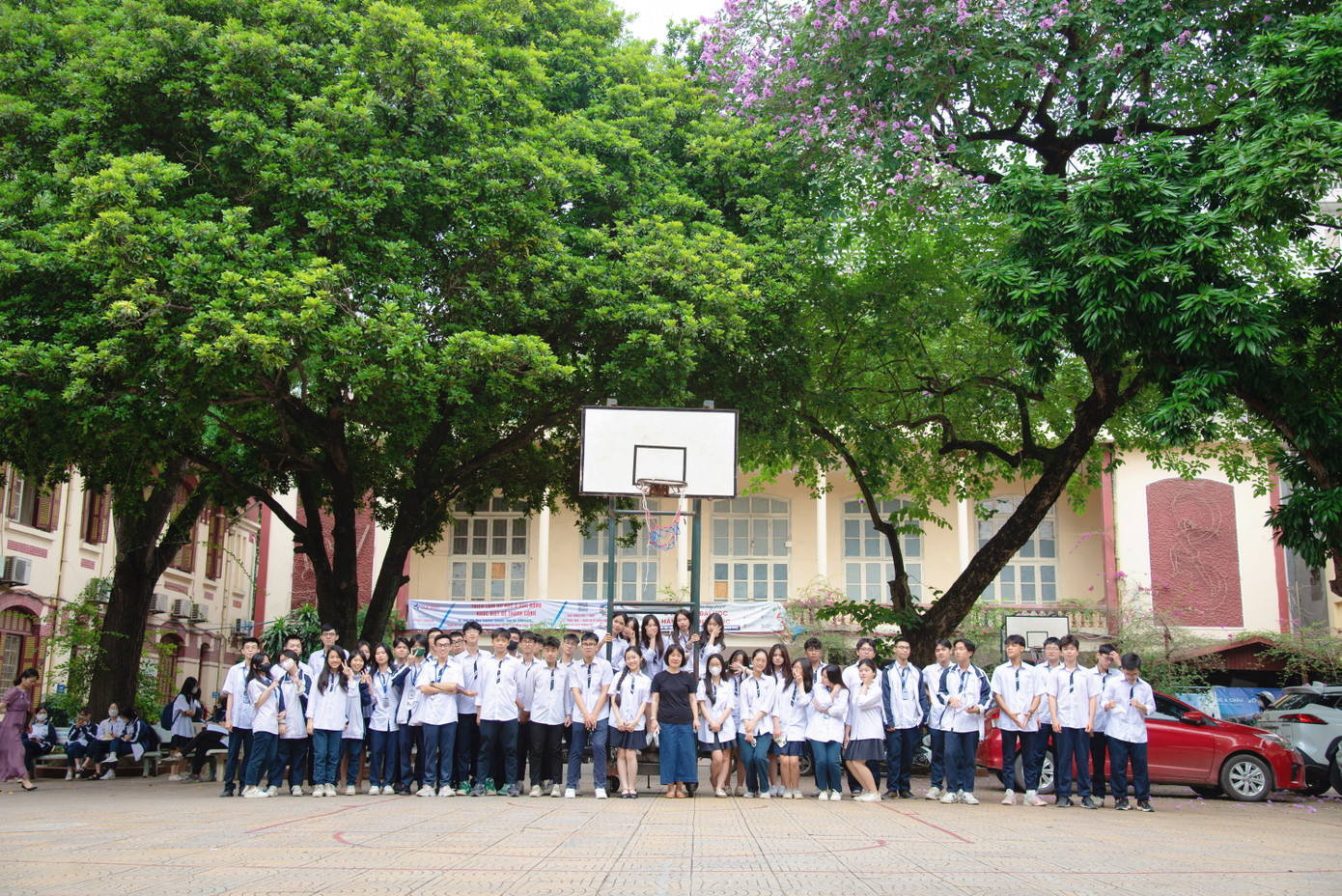 Tập thể Chi đoàn 12A6 khóa 62 trường THPT Trần Phú - Hoàn Kiếm. Tập thể Chi đoàn 12A6 khóa 62 trường THPT Trần Phú - Hoàn Kiếm.