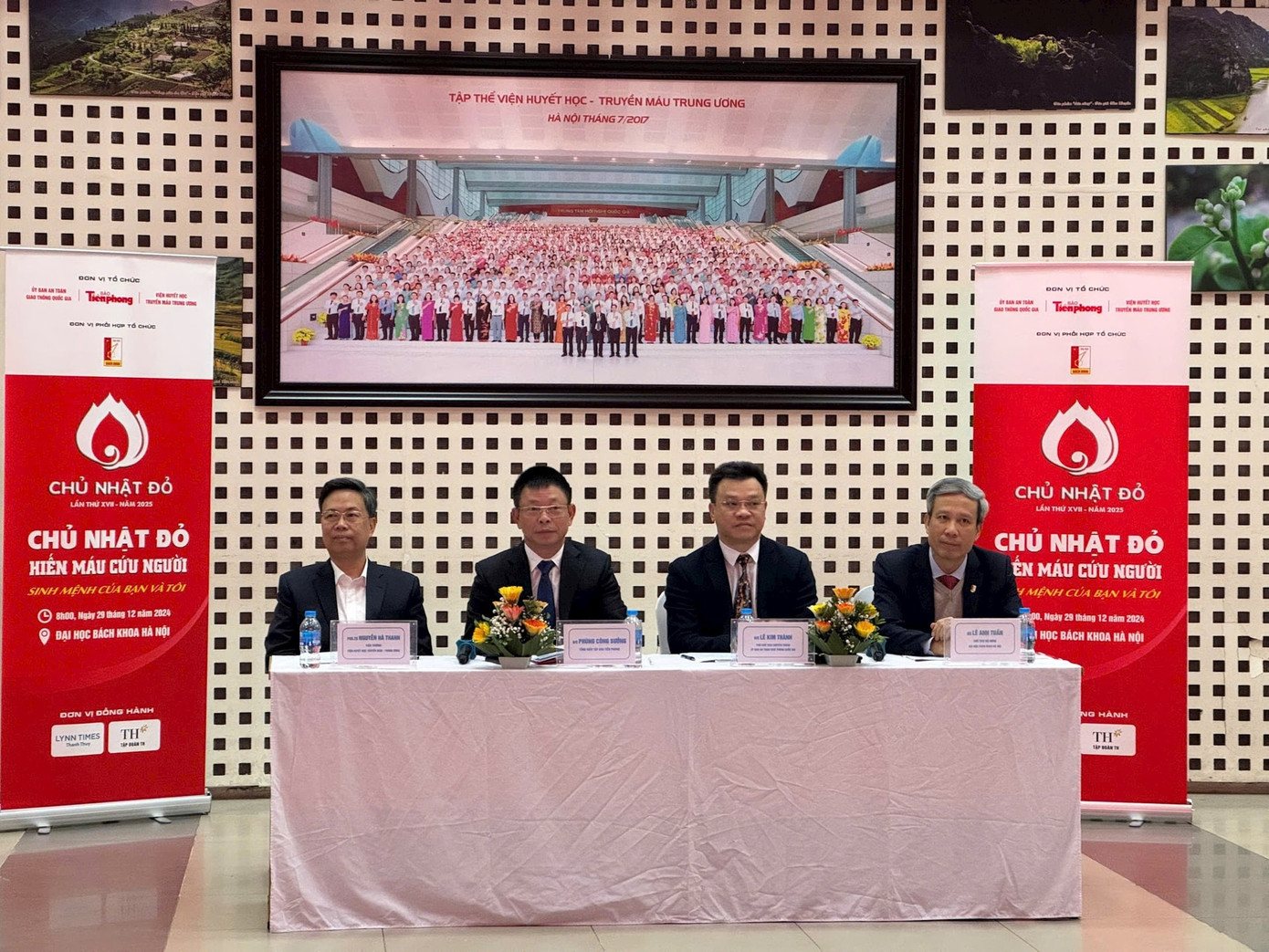 Các đại biểu tham dự họp báo. Các đại biểu tham dự họp báo.