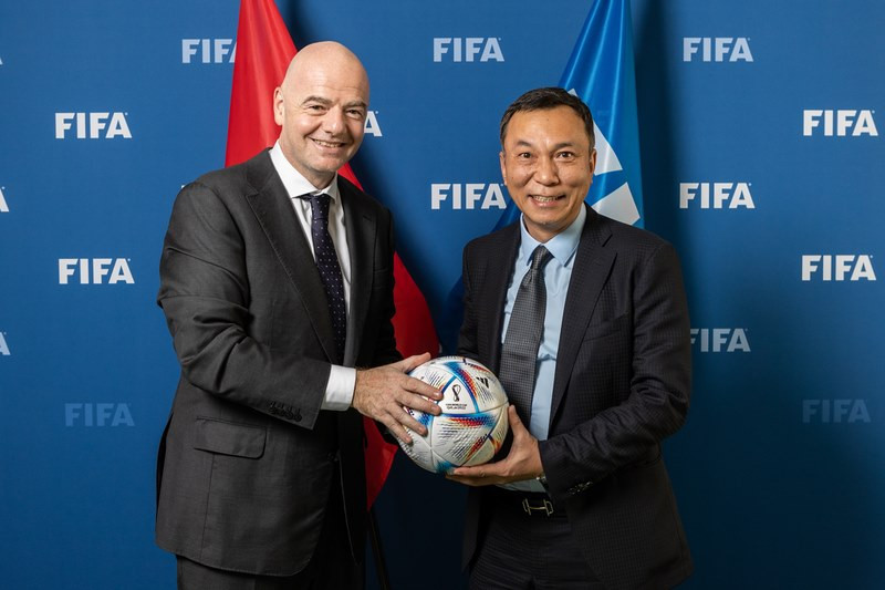 Chủ tịch FIFA Gianni Infantino và Chủ tịch VFF Trần Quốc Tuấn. Chủ tịch FIFA Gianni Infantino và Chủ tịch VFF Trần Quốc Tuấn.