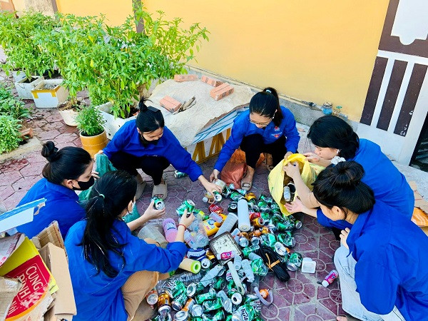 Hoạt động thu gom phế liệu tại huyện Yên Thành.