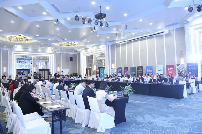 Các đại biểu tham dự Hội thảo &quot;Thúc đẩy hoạt động thẻ và xu hướng thanh toán tương lai&quot;.