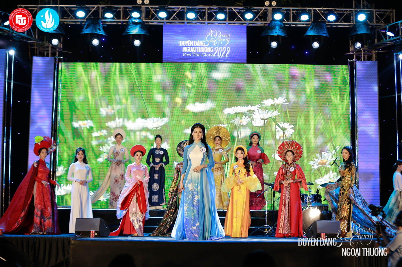 Phần thi trình diễn Áo dài đến từ 12 thí sinh tham dự đêm Chung kết. Phần thi trình diễn Áo dài đến từ 12 thí sinh tham dự đêm Chung kết.