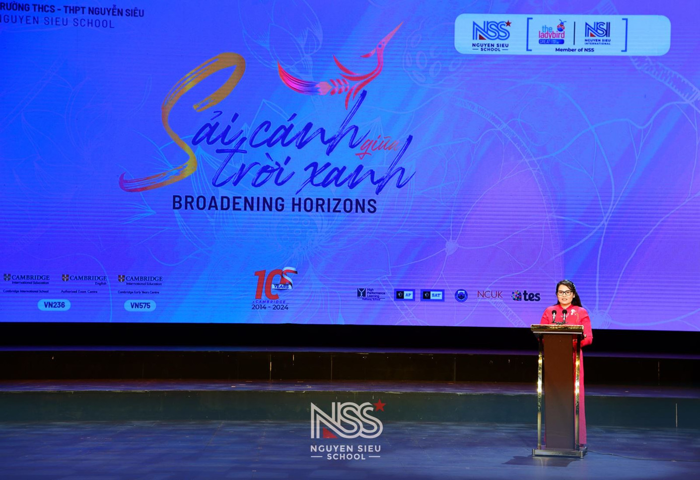Cô Hiệu trưởng tổng kết lại một thập kỉ Nguyễn Siêu trên hành trình Cambridge.