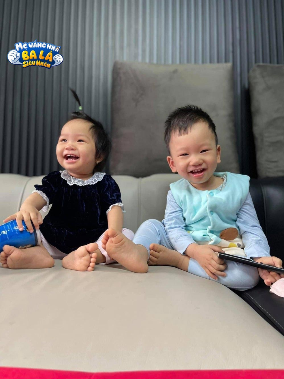 2 bé sinh đôi nhà Khắc Việt: Dừa và Đu Đủ. 2 bé sinh đôi nhà Khắc Việt: Dừa và Đu Đủ.