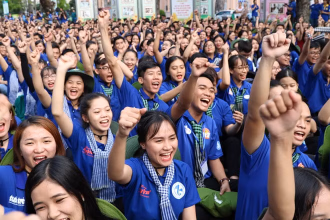 Các bạn trẻ TP.HCM ra quân Chiến dịch Mùa Hè xanh. (Ảnh: Lê Thanh)