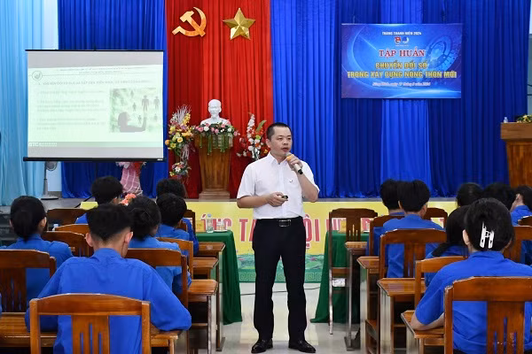 Tập huấn chuyển đổi số trong xây dựng nông thôn mới cho đoàn viên, thanh niên.