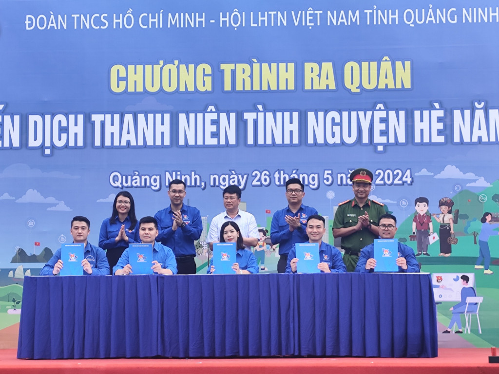 Đại diện các Cụm Đoàn Hạ Long ký cam kết thực hiện mô hình "Chi đoàn không có đoàn viên vi phạm pháp luật về ma túy và tệ nạn xã hội". Đại diện các Cụm Đoàn Hạ Long ký cam kết thực hiện mô hình "Chi đoàn không có đoàn viên vi phạm pháp luật về ma túy và tệ nạn xã hội".