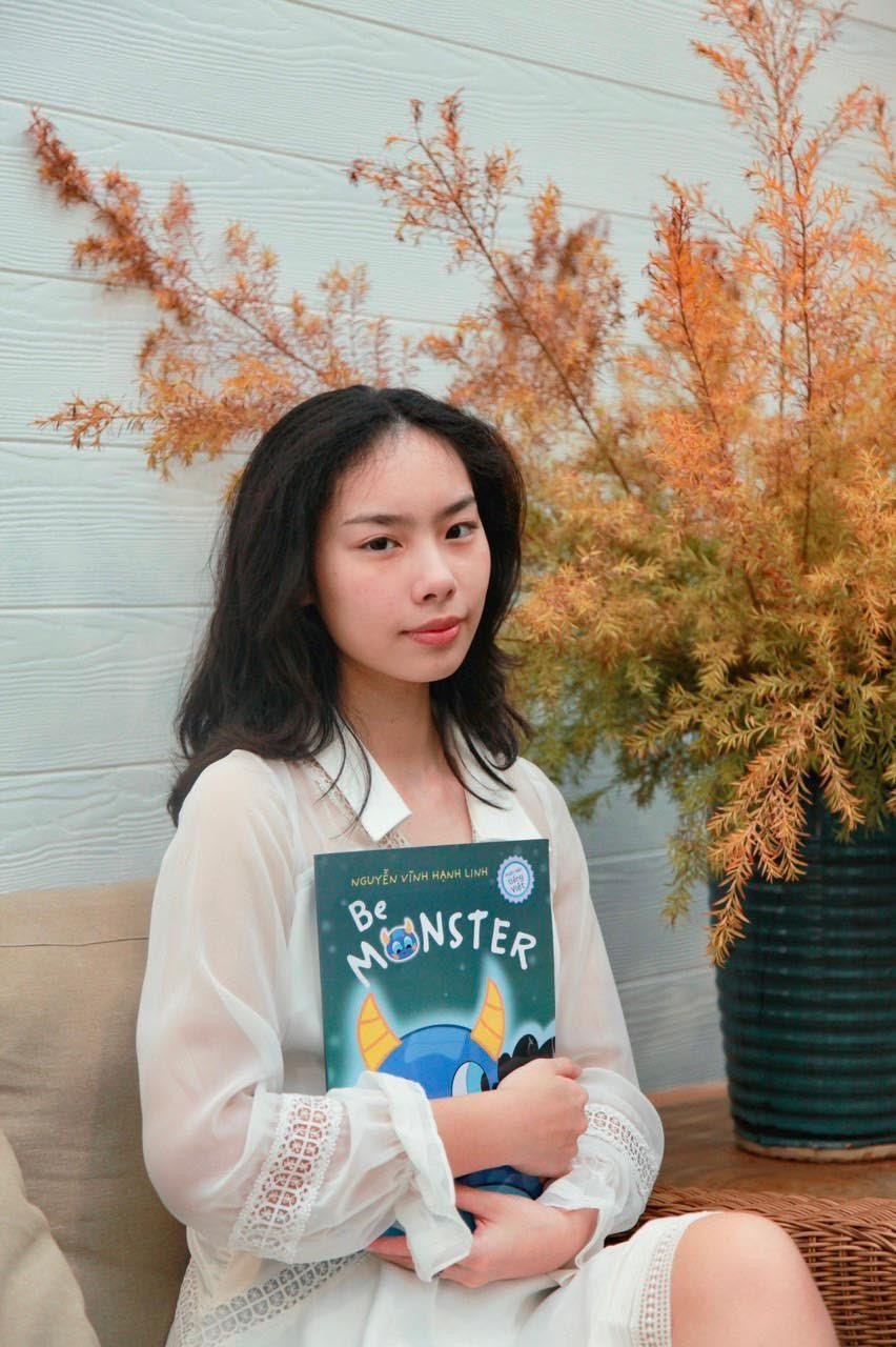 Nguyễn Vĩnh Hạnh Linh - nữ sinh có niềm đam mê đặc biệt với vẽ và sáng tác truyện tranh. Nguyễn Vĩnh Hạnh Linh - nữ sinh có niềm đam mê đặc biệt với vẽ và sáng tác truyện tranh.