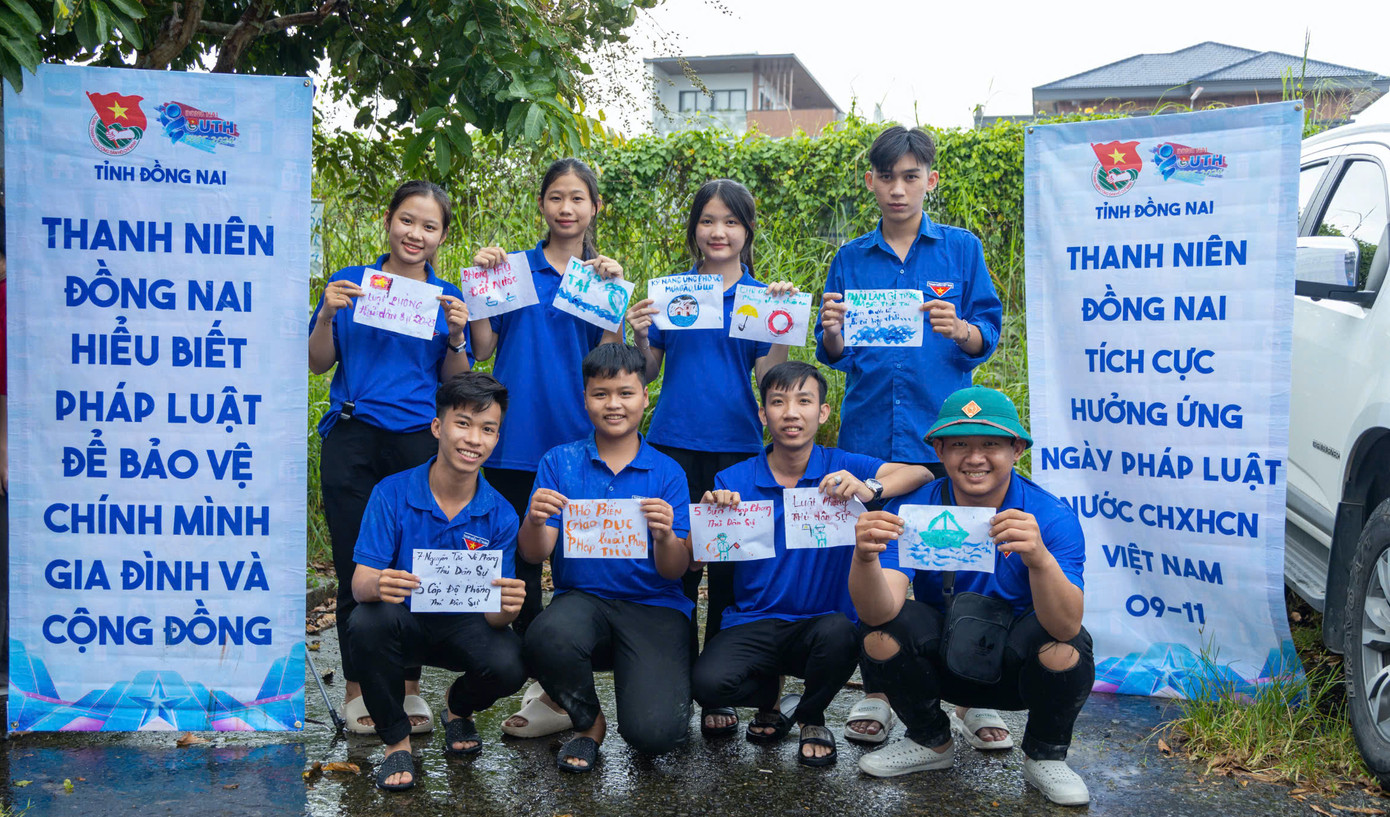 Gian hàng trò chơi vận động tuyên truyền, tìm hiểu pháp luật. Gian hàng trò chơi vận động tuyên truyền, tìm hiểu pháp luật.