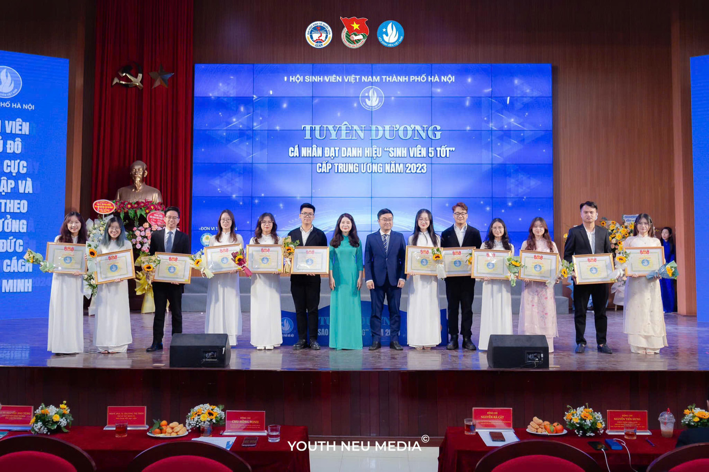 Lễ Tuyên dương các sinh viên đạt danh hiệu Sinh viên 5 tốt các cấp.