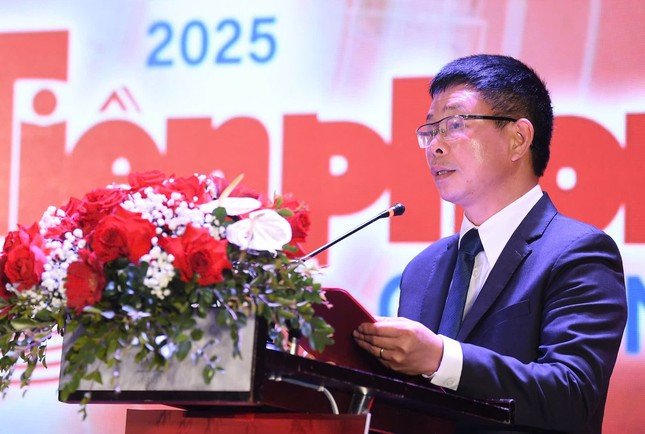 Tổng Biên tập báo Tiền Phong - ông Phùng Công Sưởng.