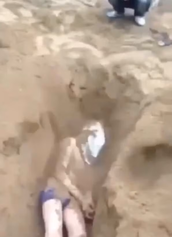 (Ảnh cắt từ clip) (Ảnh cắt từ clip)