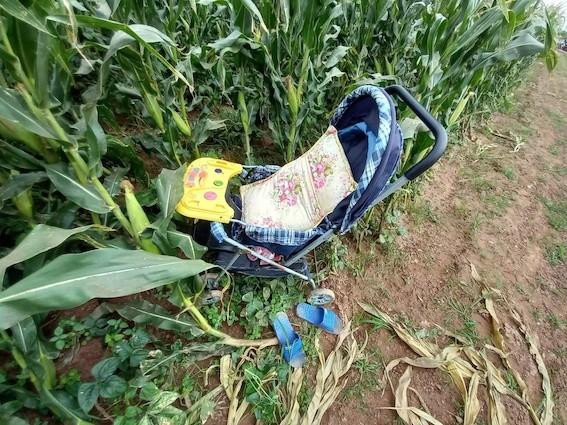 Một số đồ đạc của nữ giáo viên cùng 2 con nhỏ được tìm thấy bên bờ sông Thái Bình.