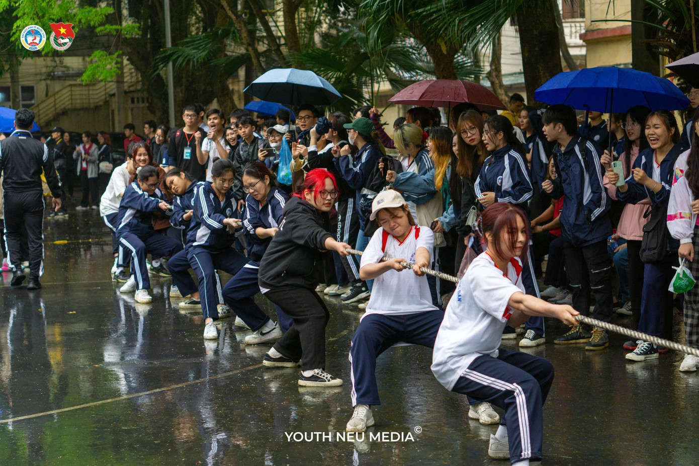 Phần thi kéo co trong hội thao buổi sáng. Phần thi kéo co trong hội thao buổi sáng.