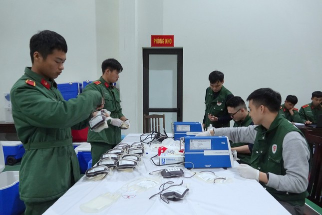 Ngày hội Chủ Nhật Đỏ tại Học viện Hậu cần sáng 21/1 đã tiếp nhận gần 500 đơn vị máu. Ngày hội Chủ Nhật Đỏ tại Học viện Hậu cần sáng 21/1 đã tiếp nhận gần 500 đơn vị máu.