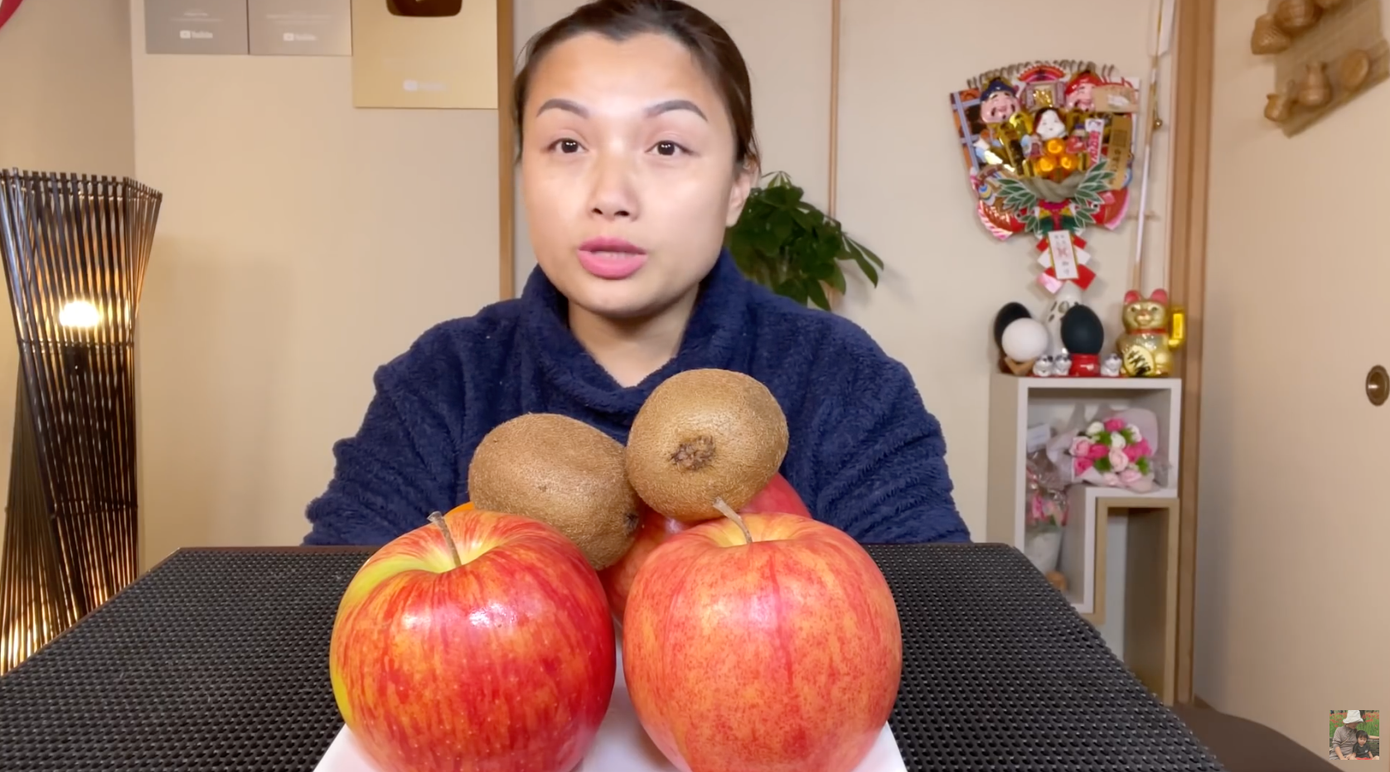 Quỳnh Trần JP chia sẻ về lùm xùm liên quan đến video ăn bàn chân gấu. Quỳnh Trần JP chia sẻ về lùm xùm liên quan đến video ăn bàn chân gấu.