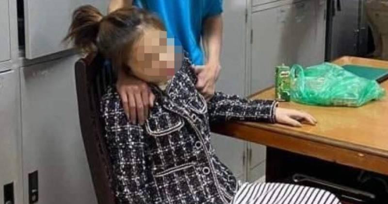 Nữ nghi phạm tại cơ quan công an.