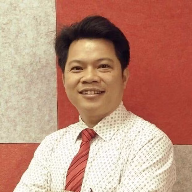 Thầy Phan Khắc Nghệ.