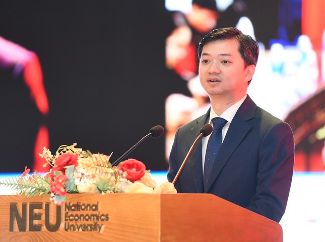 Anh Nguyễn Minh Triết - Bí thư T.Ư Đoàn, Chủ tịch T.Ư Hội Sinh viên Việt Nam. Anh Nguyễn Minh Triết - Bí thư T.Ư Đoàn, Chủ tịch T.Ư Hội Sinh viên Việt Nam.