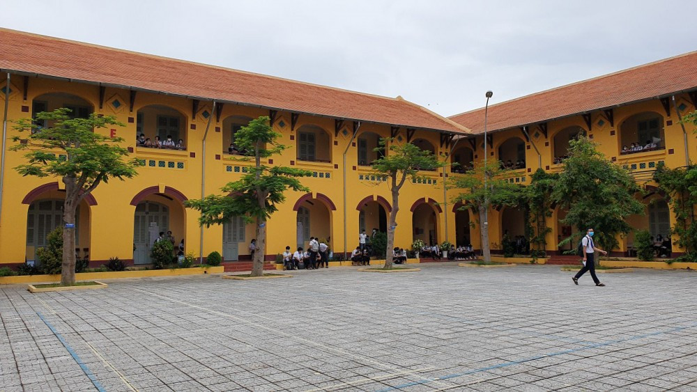 Trường THPT Châu Văn Liêm - nơi xảy ra sự việc. Trường THPT Châu Văn Liêm - nơi xảy ra sự việc.