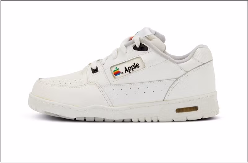 Đôi giày được cho biết vẫn trong tình trạng mới. (Ảnh: Sotheby’s)