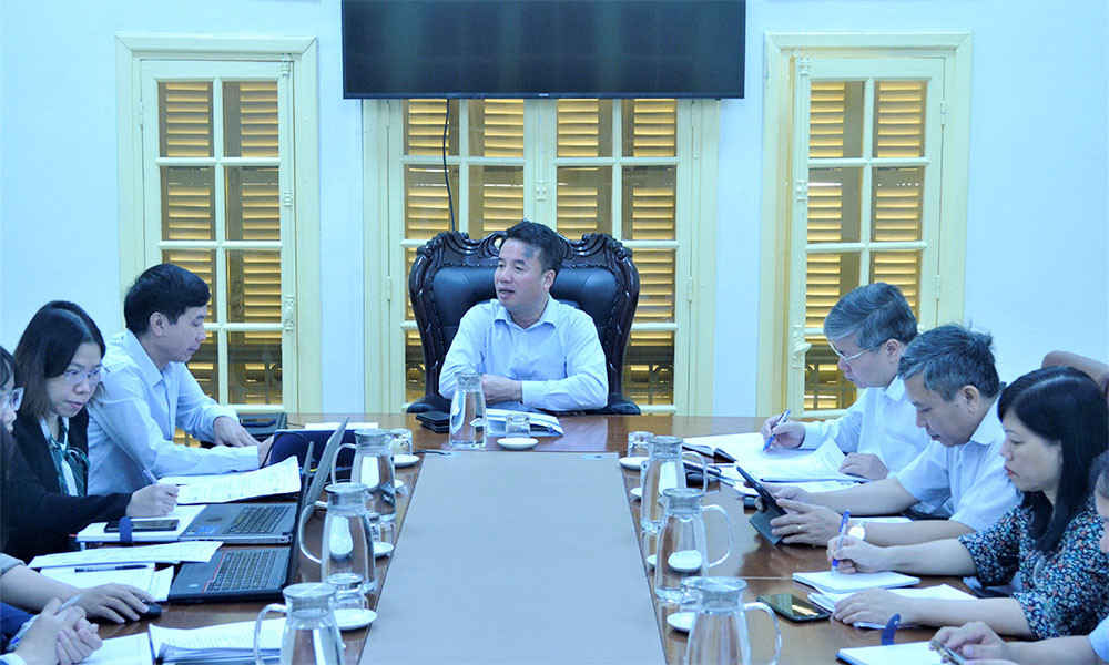 Tổng Giám đốc BHXH Việt Nam Nguyễn Thế Mạnh chỉ đạo các đơn vị của ngành chủ động tìm giải pháp gỡ vướng trong thanh quyết toán chi phí khám chữa bệnh BHYT.