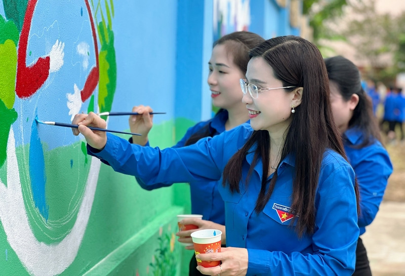 Các đại biểu tham gia các hoạt động hưởng ứng sau lễ ra quân.