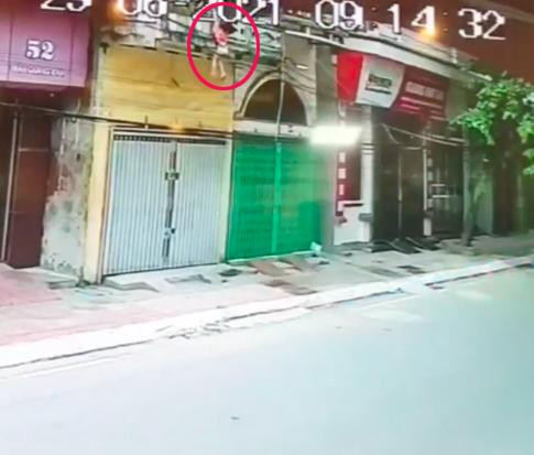 (Ảnh cắt từ clip) (Ảnh cắt từ clip)