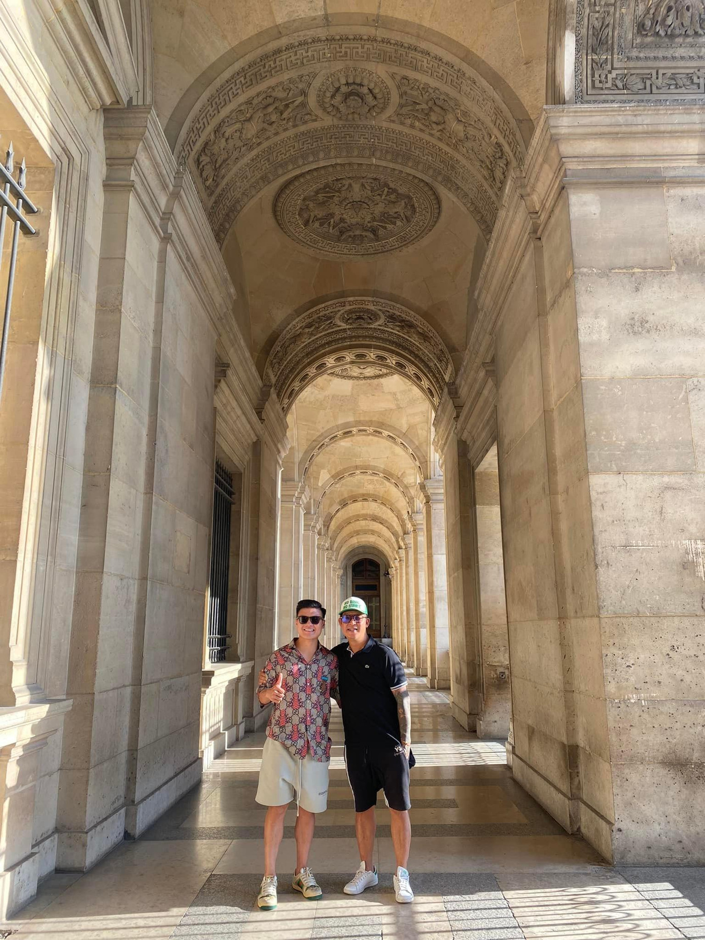 Cầu thủ Quang Hải và ông Nguyễn Đắc Văn tại Pháp.