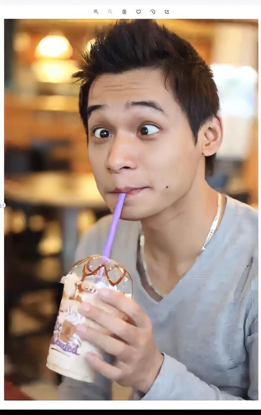 Bộ tộc MixiGaming &quot;đào&quot; ảnh của &quot;tộc trưởng&quot; Độ Mixi thời &quot;tâm hồn trà sữa&quot;.