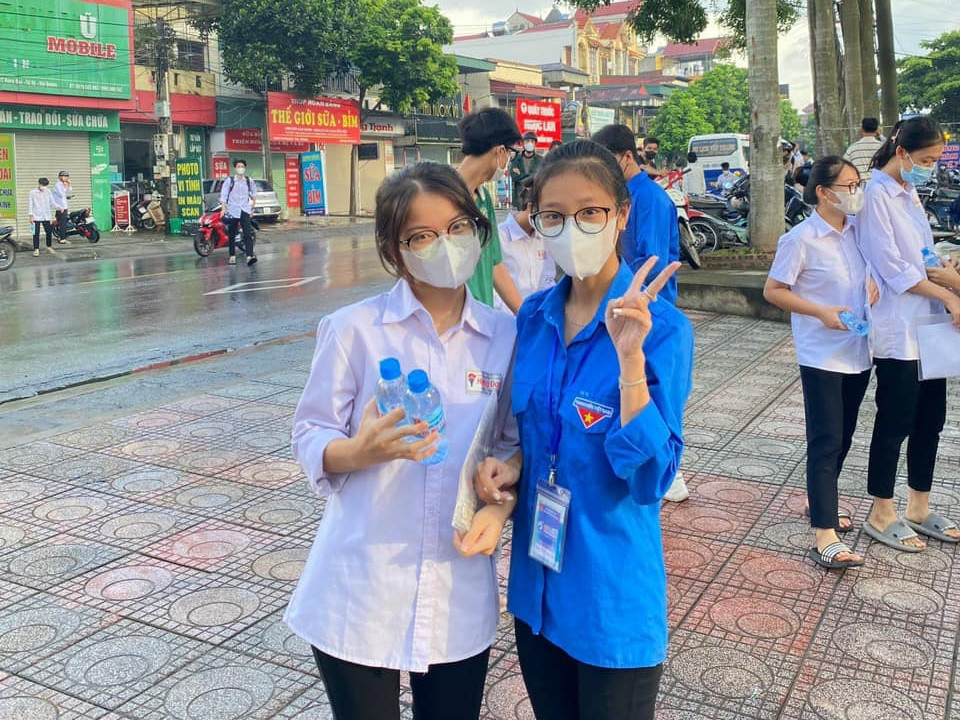 Thí sinh tại điểm thi THPT Trần Hưng Đạo (huyện Tứ Kỳ, Hải Dương) vào sáng nay 29/6.