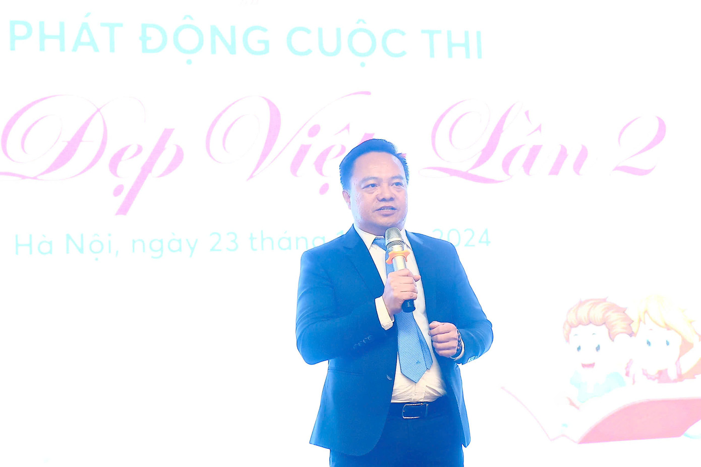 Ông Bùi Văn Phượng - Chủ tịch HĐQT Công ty Cổ phần Tiền Phong, Trưởng BTC cuộc thi Chữ đẹp Việt - lần 2.