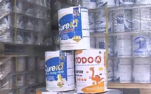 Một số loại sữa bột giả bị thu giữ. (Ảnh: CAND) Một số loại sữa bột giả bị thu giữ. (Ảnh: CAND)