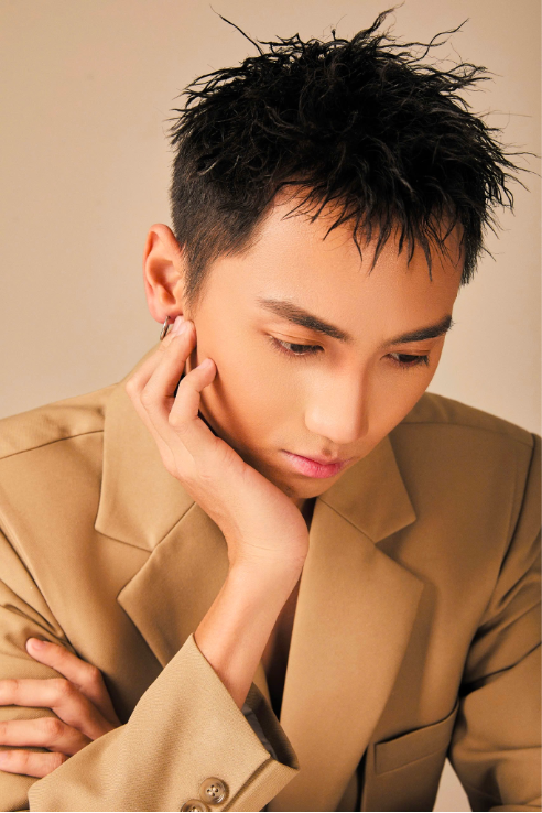 Chân dung chàng trai miền Tây và đam mê nghệ thuật sân khấu.