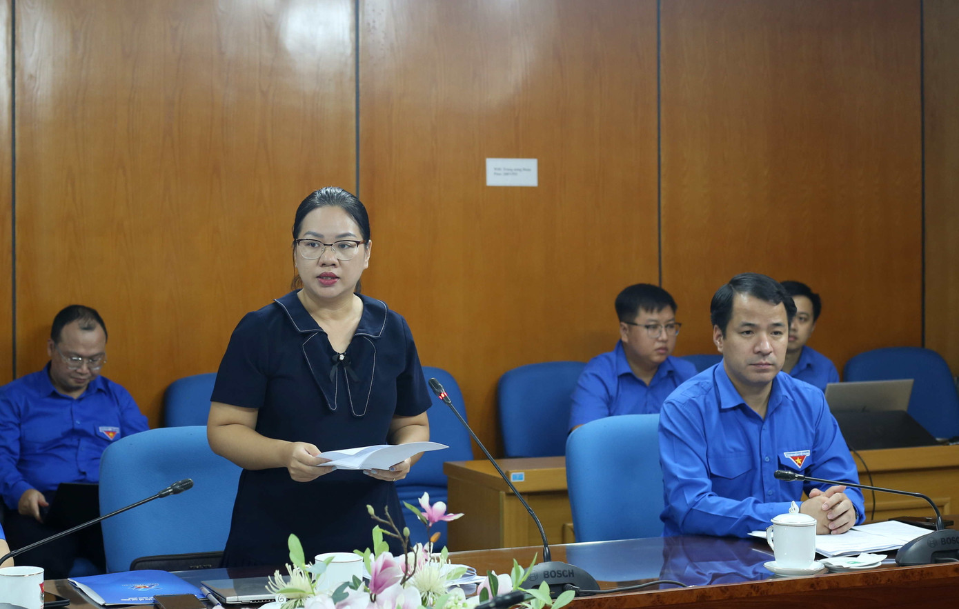 Đồng chí Nguyễn Thị Thu Vân, Ủy viên BTV, Trưởng Ban Thanh niên nông thôn T.Ư Đoàn trình bày dự thảo báo cáo Chiến dịch thanh niên tình nguyện Hè 2024. Đồng chí Nguyễn Thị Thu Vân, Ủy viên BTV, Trưởng Ban Thanh niên nông thôn T.Ư Đoàn trình bày dự thảo báo cáo Chiến dịch thanh niên tình nguyện Hè 2024.