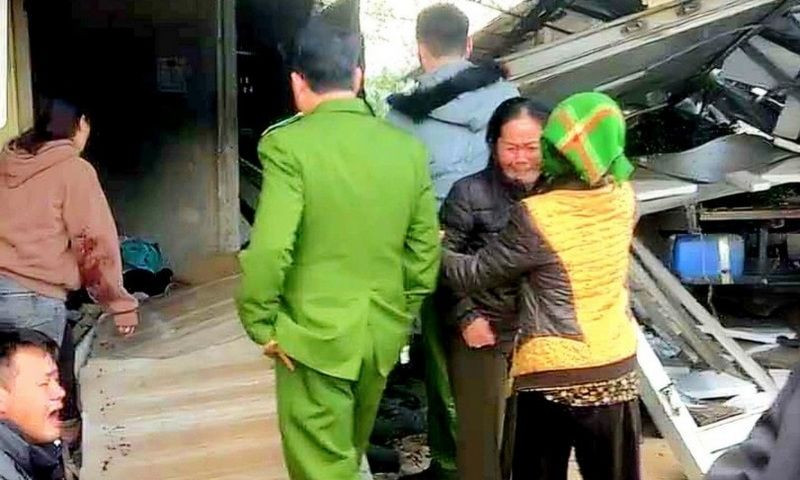 Hình ảnh tại hiện trường vụ tai nạn. (Ảnh cắt từ clip) Hình ảnh tại hiện trường vụ tai nạn. (Ảnh cắt từ clip)