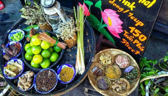 Nguyên liệu của nước Mót chủ yếu là từ các thành phần thảo mộc. Nguyên liệu của nước Mót chủ yếu là từ các thành phần thảo mộc.