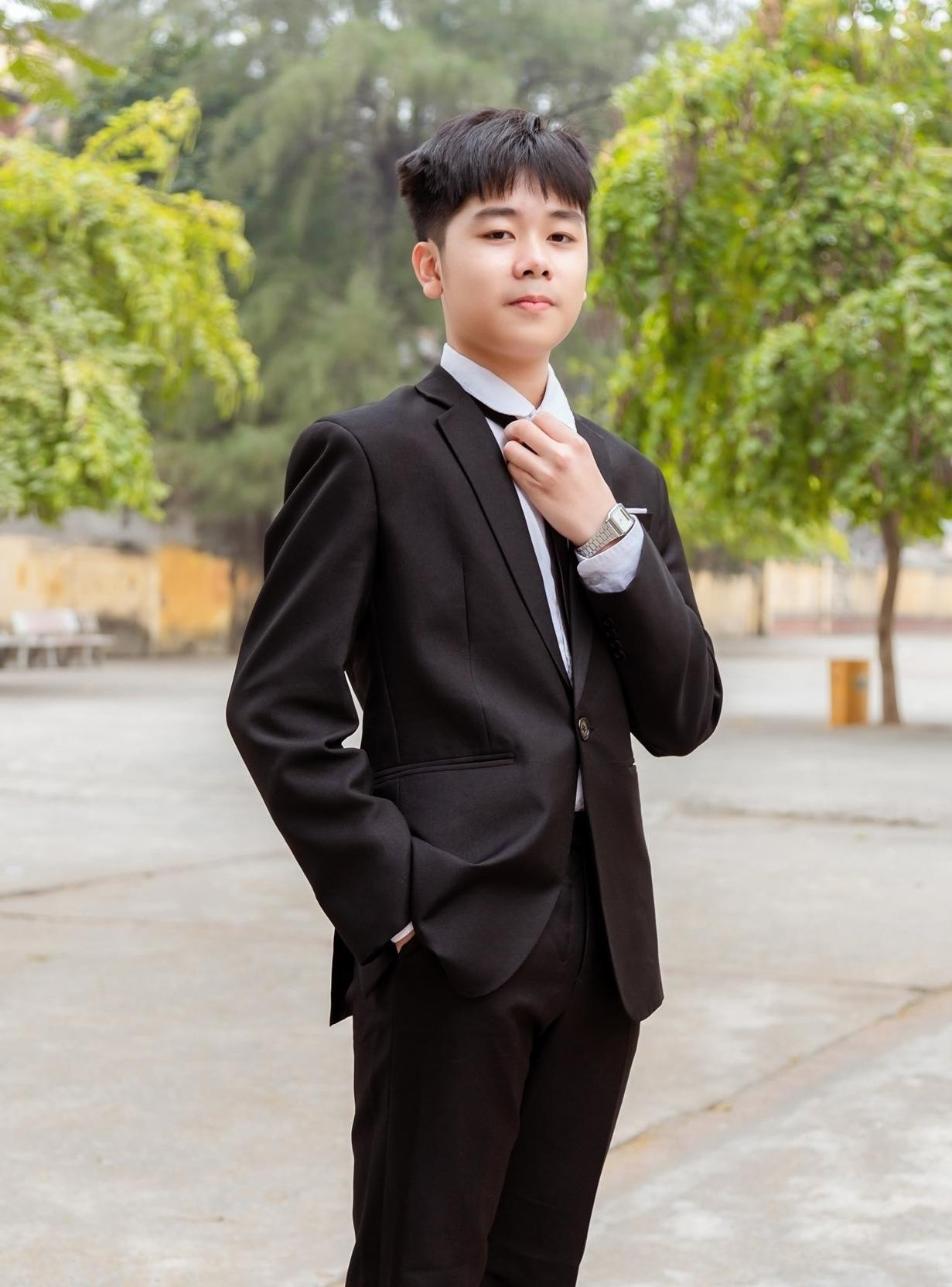 Trần Tùng Bách, học sinh lớp 9A02, trường THCS Đống Đa, quận Đống Đa, Hà Nội. (Ảnh: Nhân vật cung cấp cho báo chí) Trần Tùng Bách, học sinh lớp 9A02, trường THCS Đống Đa, quận Đống Đa, Hà Nội. (Ảnh: Nhân vật cung cấp cho báo chí)