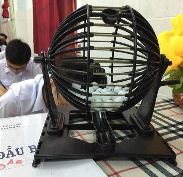 Loạt hình thức kiểm tra bài cũ của thầy cô khiến teen "khóc thét". Loạt hình thức kiểm tra bài cũ của thầy cô khiến teen "khóc thét".